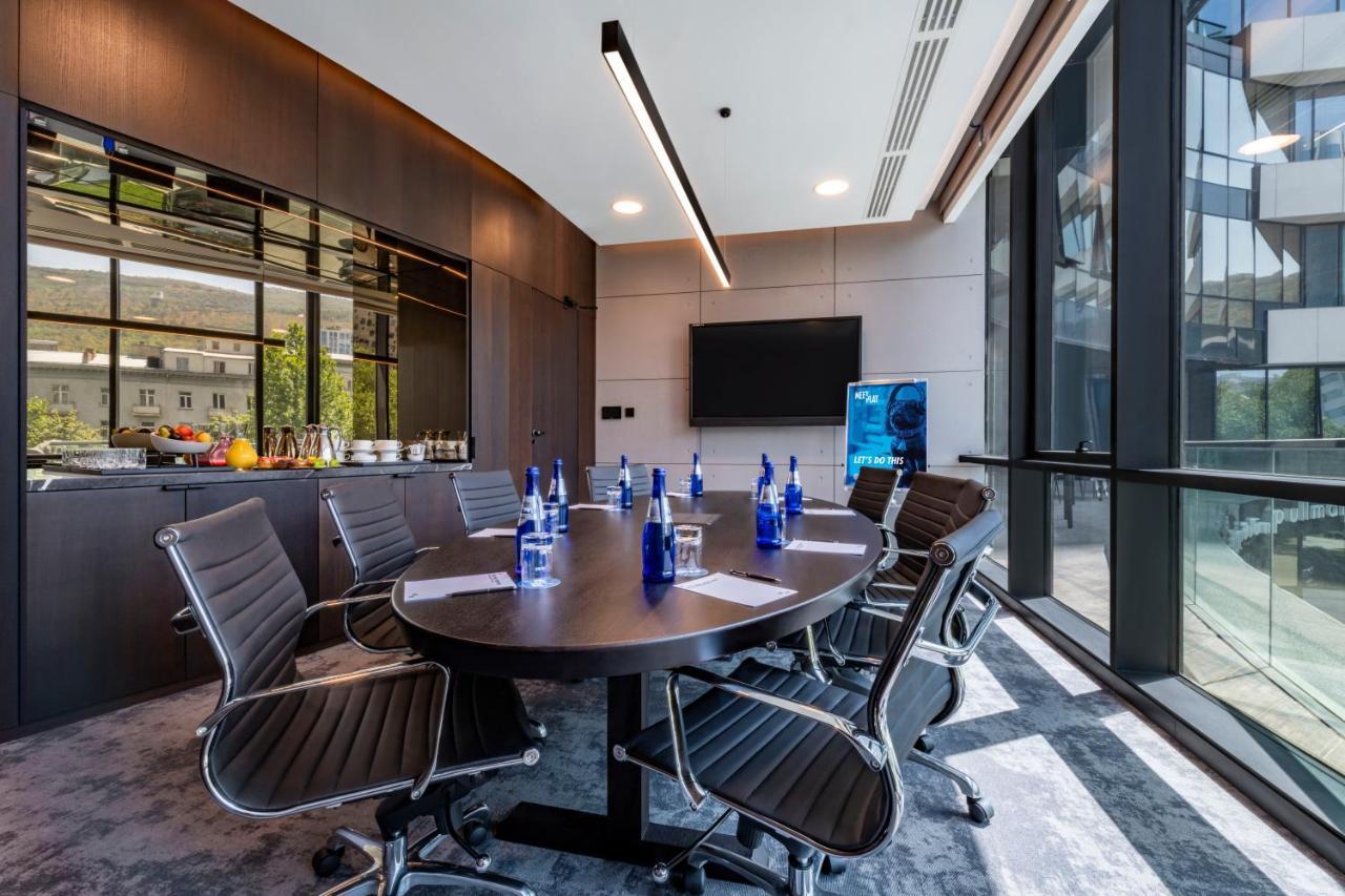 Hotel Pullman Tbilisi Axis Towers Exterior foto Meeting room at the hotel